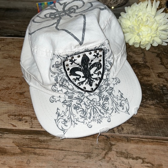 SunNSand Accessories - NWT distressed page boy type hat white and black. Adjustable for perfect fit.